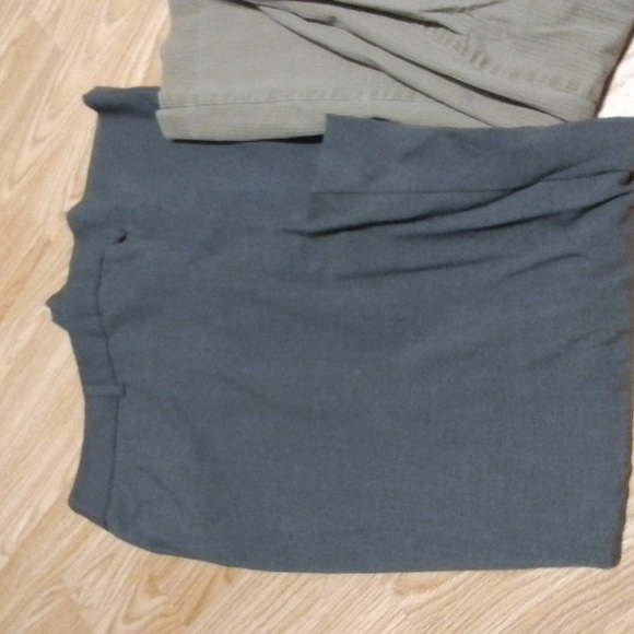 3 pairs ladies pants - Picture 2 of 8